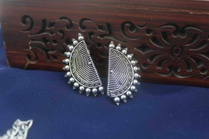 Karatique Fashion Metal Oxidised Silver Jhumka Earrings For Women & Girls Brass Stud Earring | Save 33% - Rajasthan Living 7