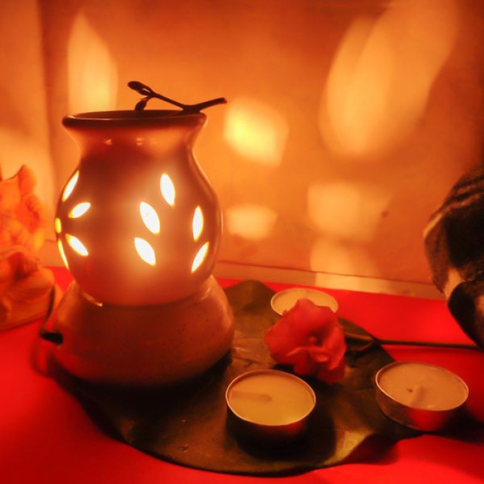 Decorative Electric Ceramic Aroma Oil Burner From iHandikart With Ceramic Diffuser And 4 Aroma Sandalwood, Jasmine,levender ,Lemon Grass oil/Scented Oil/Fragrance 10 ml Bottle | Save 33% - Rajasthan Living 6