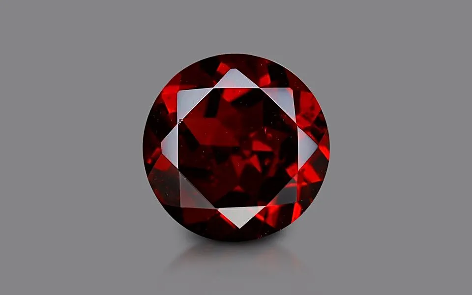 Almandine Garnet (Pyrope) 10 MM – 3.96 carats | Save 33% - Rajasthan Living