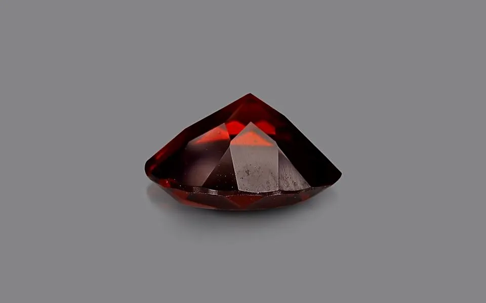 Almandine Garnet (Pyrope) 10 MM – 3.96 carats | Save 33% - Rajasthan Living 3